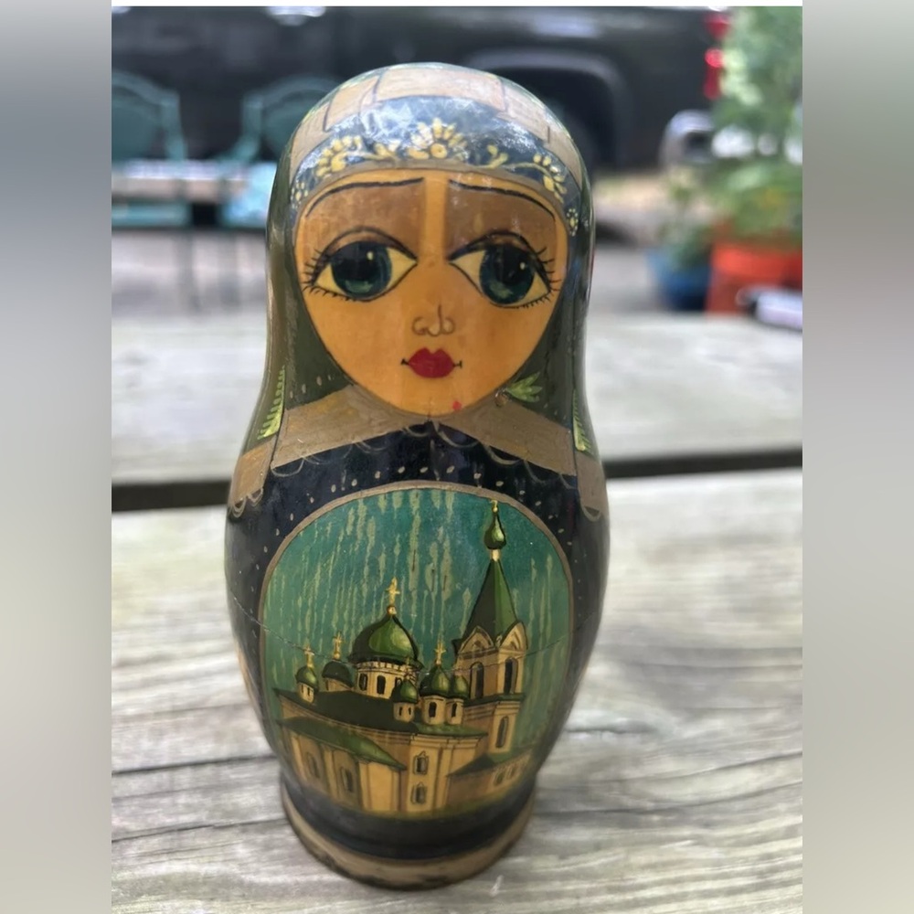 Vintage Russian Matryoshka 7 PC Nesting Dolls 6” Tall
